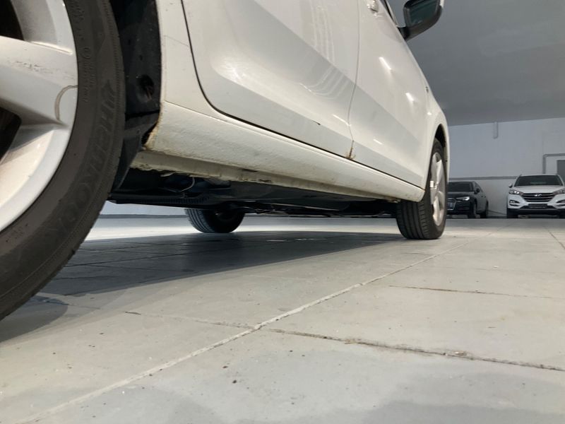 Skoda Rapid Spaceback 1.6 TDI GreenLine 2014 – снимка 22