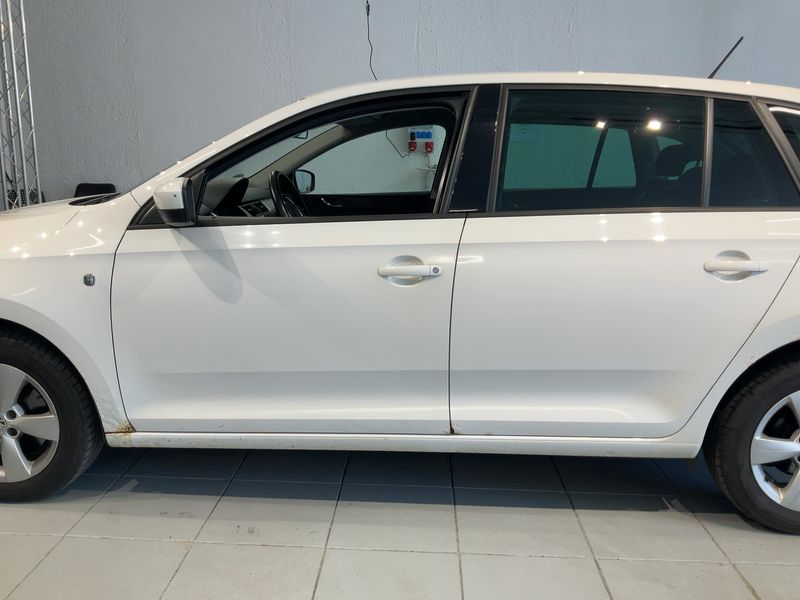 Skoda Rapid Spaceback 1.6 TDI GreenLine 2014 – снимка 4