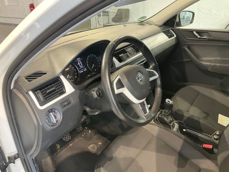 Skoda Rapid Spaceback 1.6 TDI GreenLine 2014 – снимка 33