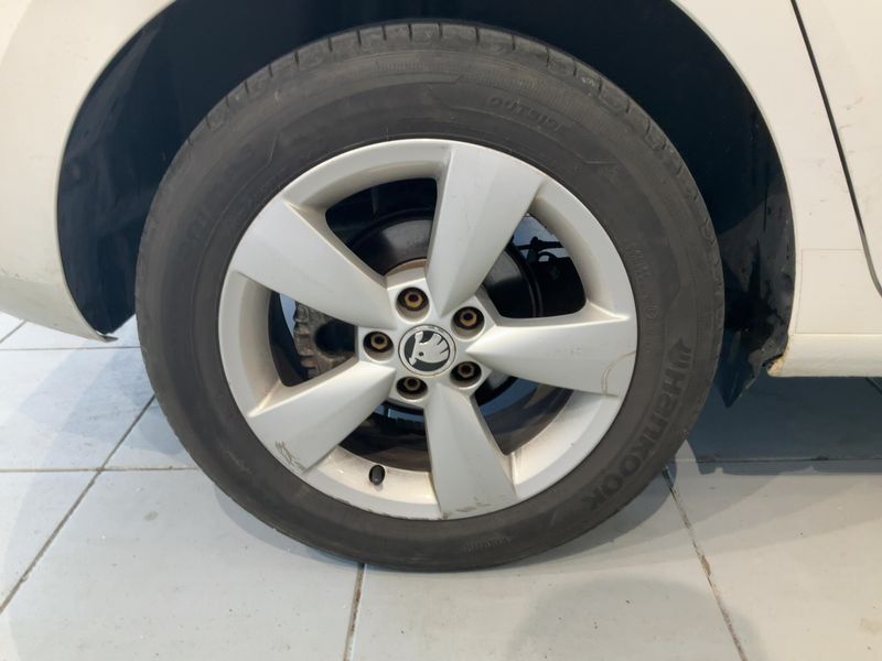 Skoda Rapid Spaceback 1.6 TDI GreenLine 2014 – снимка 9