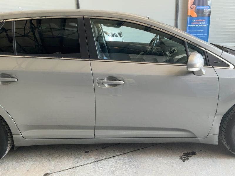 Toyota Avensis 1.8 Executive 2014 – снимка 10