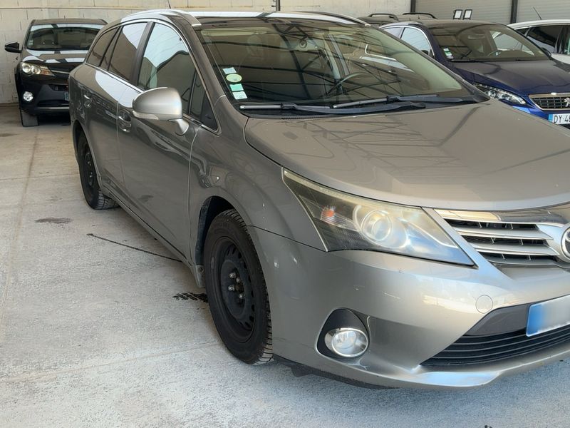 Toyota Avensis 1.8 Executive 2014 – снимка 12