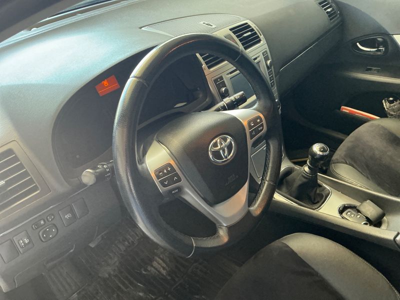 Toyota Avensis 1.8 Executive 2014 – снимка 25