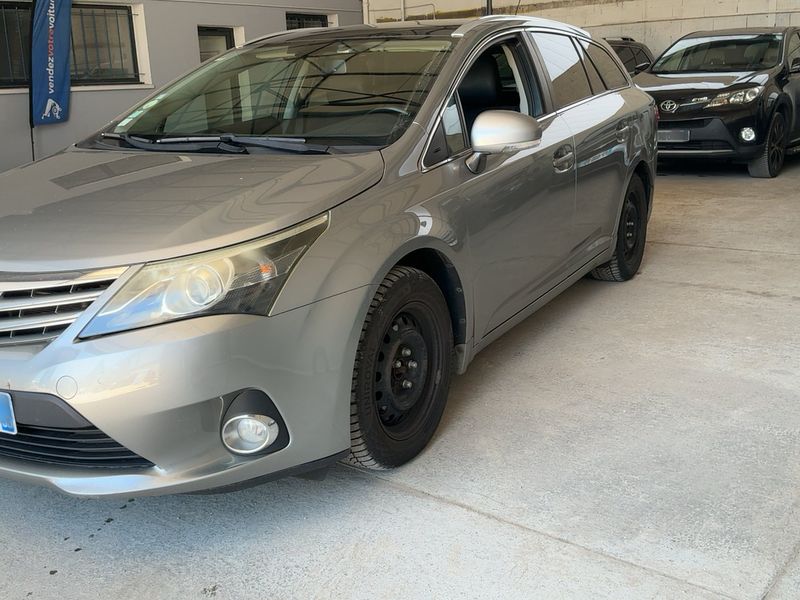 Toyota Avensis 1.8 Executive 2014 – снимка 2