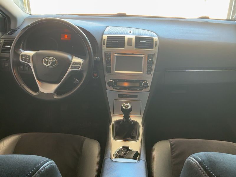 Toyota Avensis 1.8 Executive 2014 – снимка 17