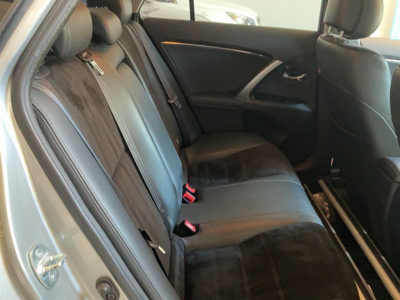 Toyota Avensis 1.8 Executive 2014 – снимка 19