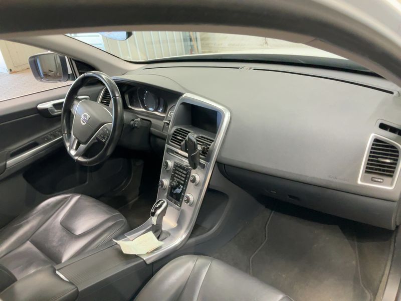 Volvo XC60 2.0 D4 Summum 2WD 2016 – снимка 17