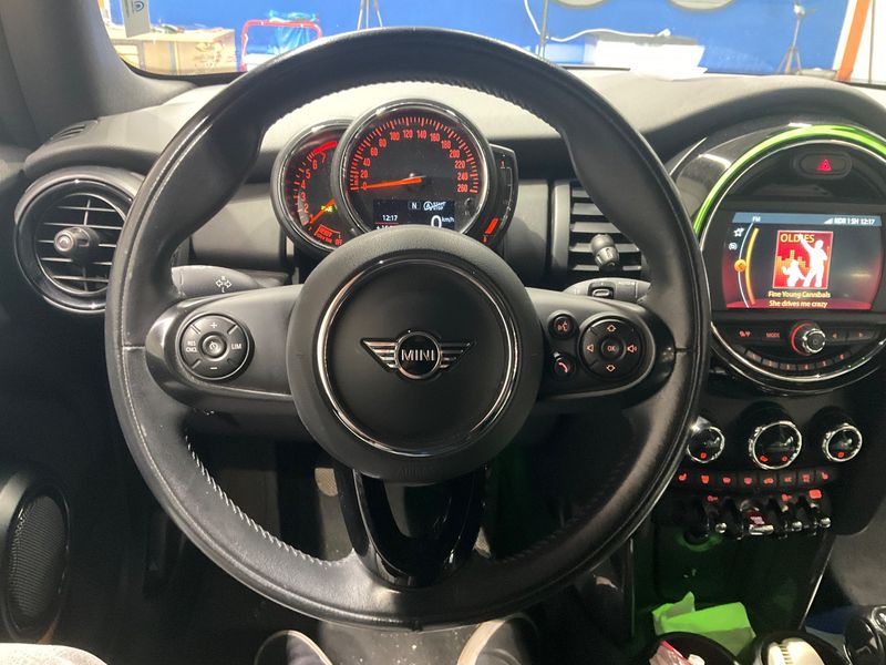 MINI Cabrio One 2020 – снимка 17