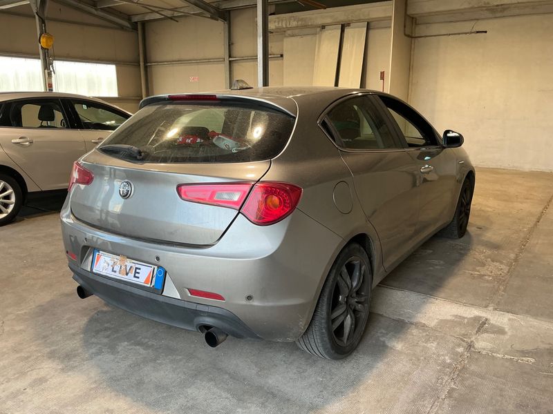 Alfa Romeo Giulietta 2.0 JTDM Distinctive 2010 – снимка 2