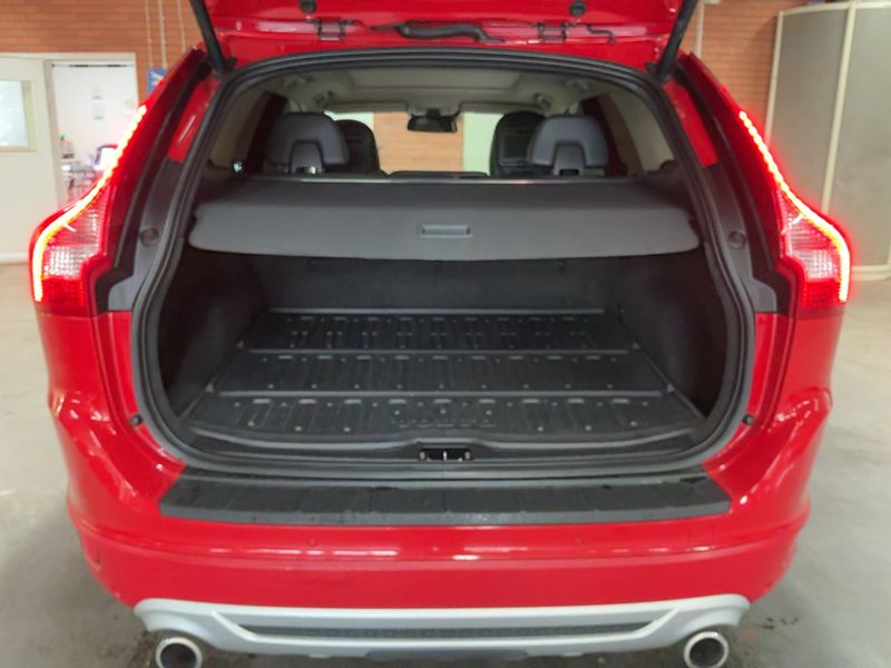 Volvo XC60 2.4 D5 R-Design AWD 2011 – снимка 15