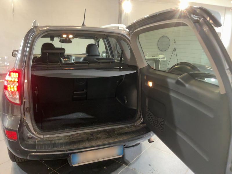 Toyota RAV 4 2.0 Lounge 2010 – снимка 15