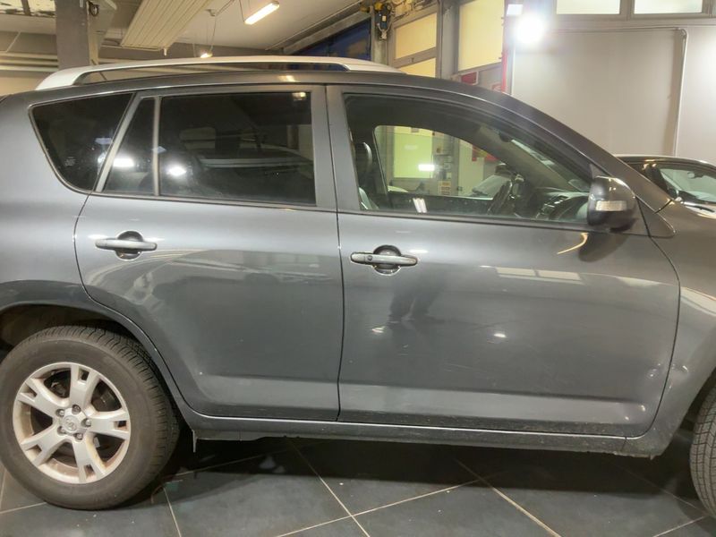 Toyota RAV 4 2.0 Lounge 2010 – снимка 10