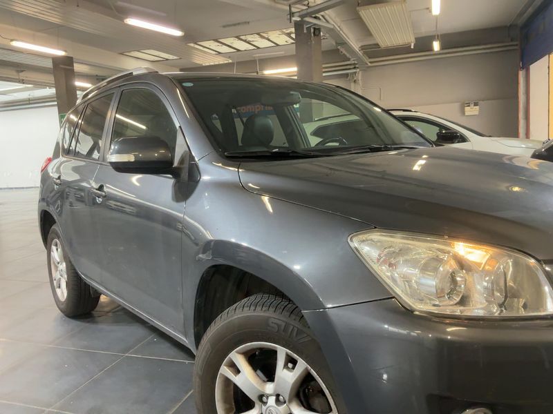 Toyota RAV 4 2.0 Lounge 2010 – снимка 12