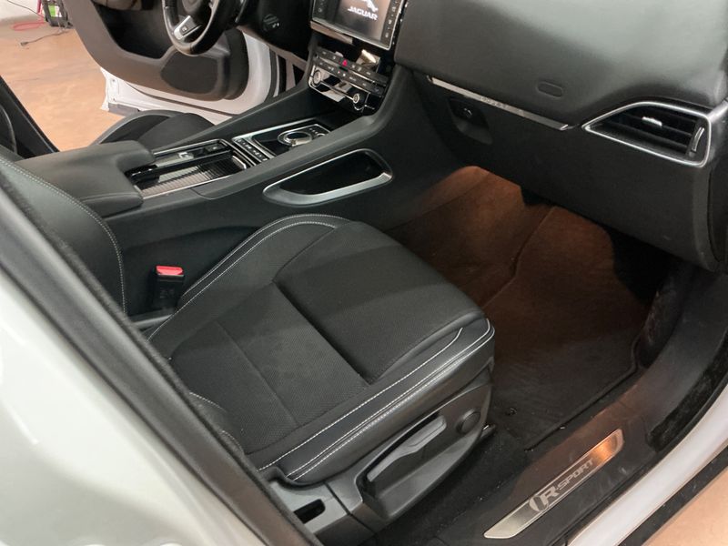 Jaguar F-Pace 25d R-Sport AWD 2017 – снимка 29