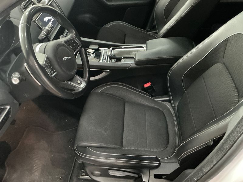 Jaguar F-Pace 25d R-Sport AWD 2017 – снимка 27