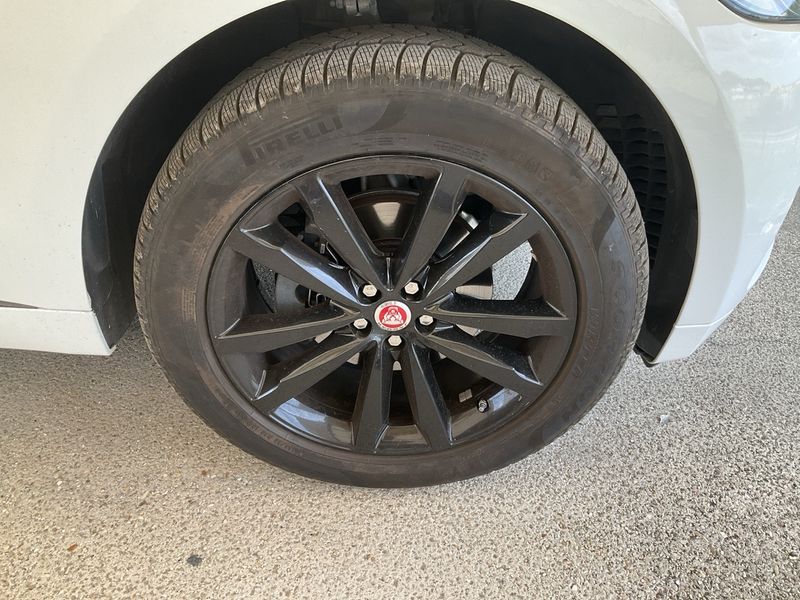 Jaguar F-Pace 25d R-Sport AWD 2017 – снимка 11