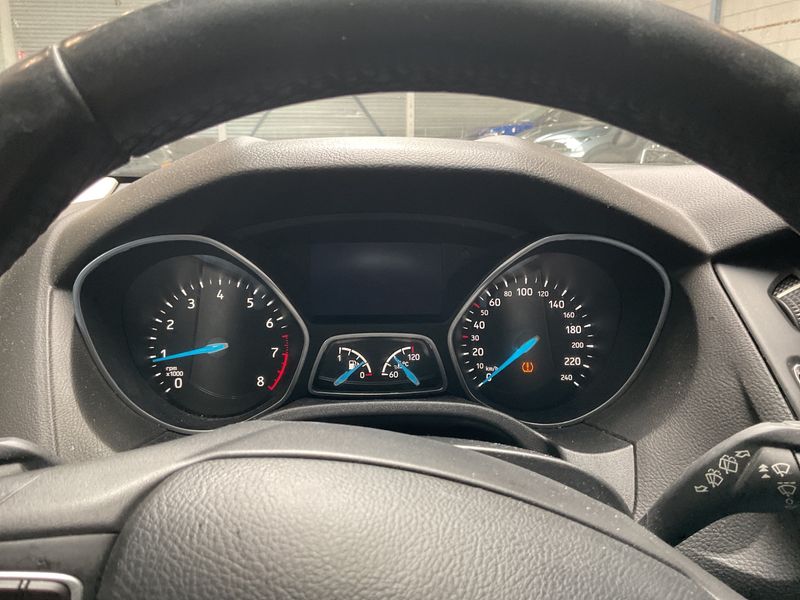 Ford Focus 1.0 EcoBoost Trend 2015 – снимка 4