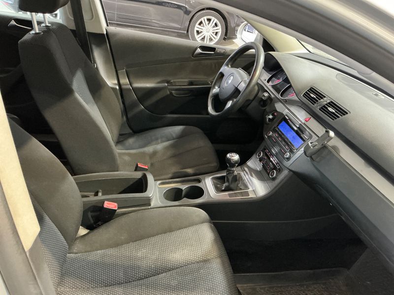 Volkswagen Passat 2.0 TDI Trendline 2010 – снимка 3
