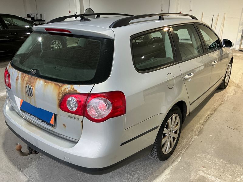 Volkswagen Passat 2.0 TDI Trendline 2010 – снимка 2