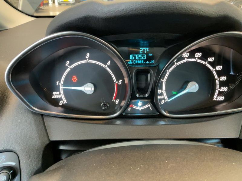 Ford Fiesta 1.5 TDCi Titanium 2015 – снимка 18