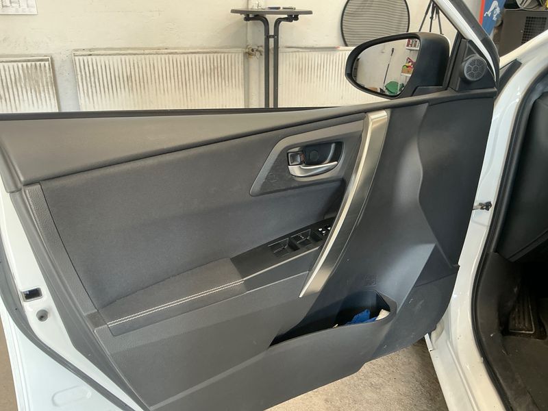 Toyota Auris 1.6 START Edition 2013 – снимка 23