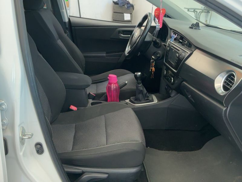 Toyota Auris 1.6 START Edition 2013 – снимка 17