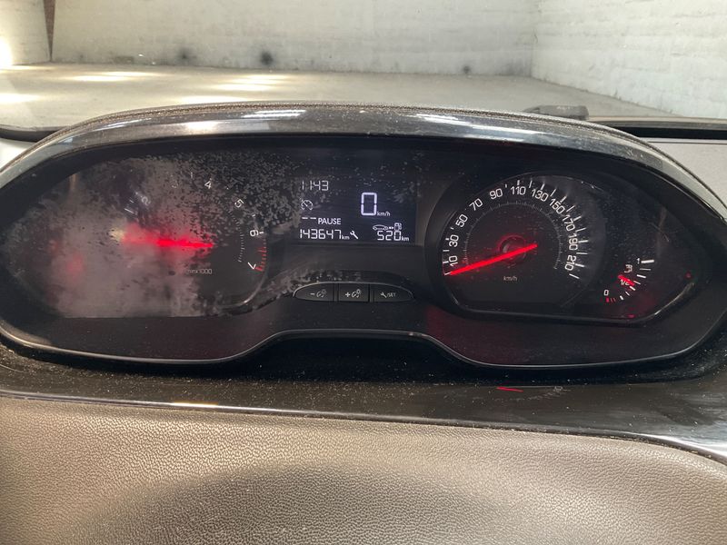 Peugeot 208 1.2 VTi Access 2012 – снимка 4