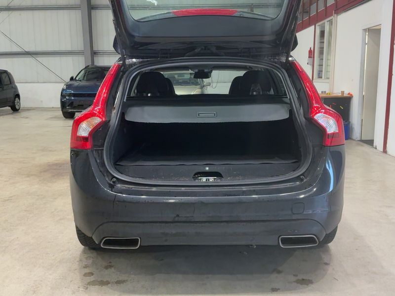 Volvo V60 2.4 D6 Plug-in Hybrid Momentum AWD 2015 – снимка 15
