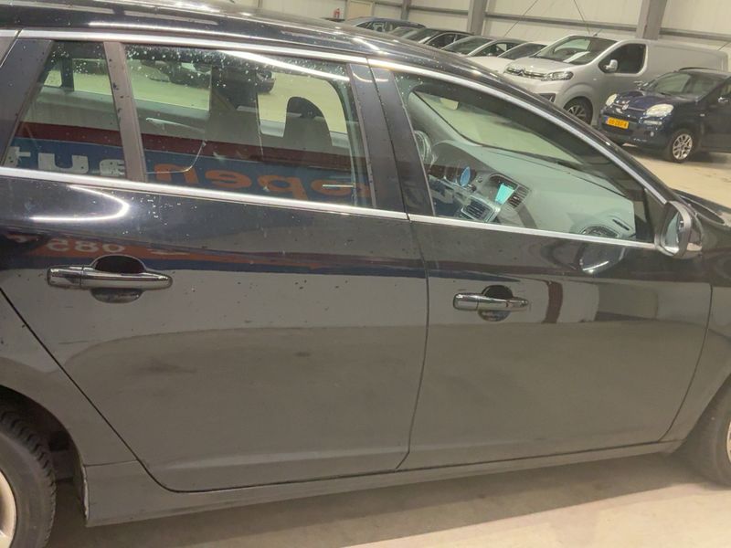 Volvo V60 2.4 D6 Plug-in Hybrid Momentum AWD 2015 – снимка 10