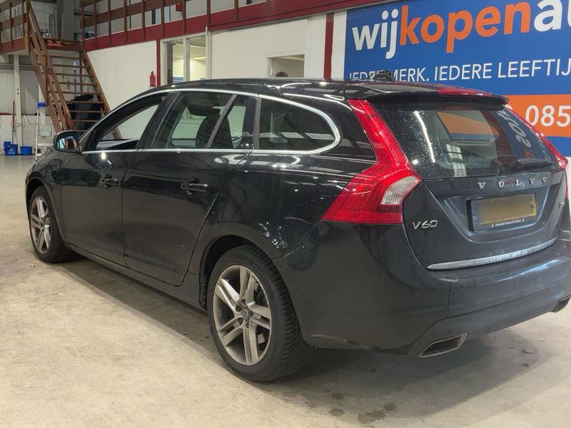 Volvo V60 2.4 D6 Plug-in Hybrid Momentum AWD 2015 – снимка 6