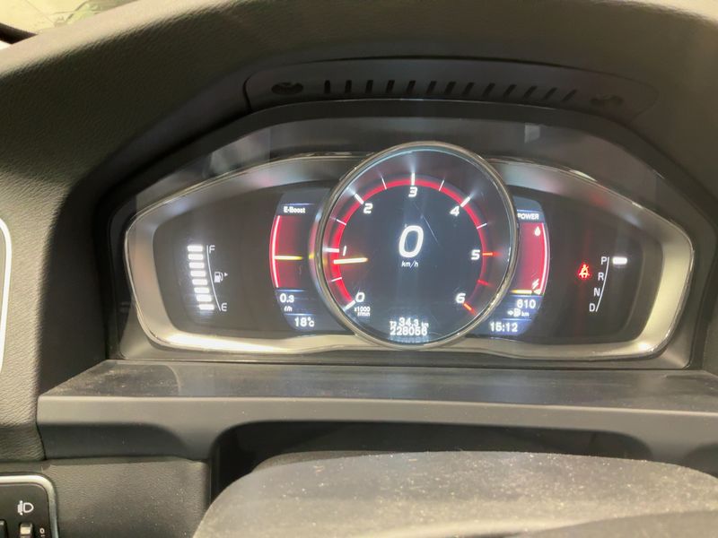 Volvo V60 2.4 D6 Plug-in Hybrid Momentum AWD 2015 – снимка 18