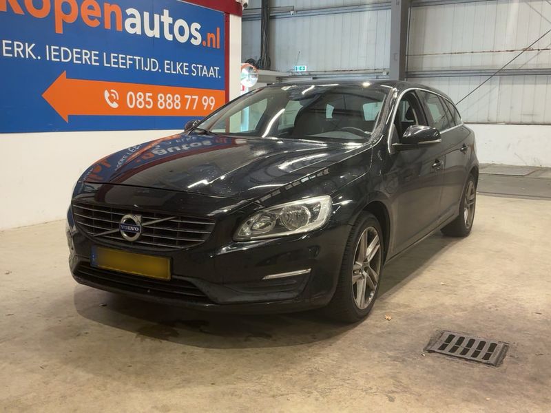 Volvo V60 2.4 D6 Plug-in Hybrid Momentum AWD 2015 – снимка 1