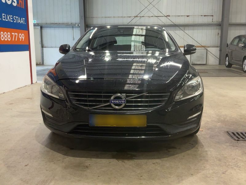 Volvo V60 2.4 D6 Plug-in Hybrid Momentum AWD 2015 – снимка 14