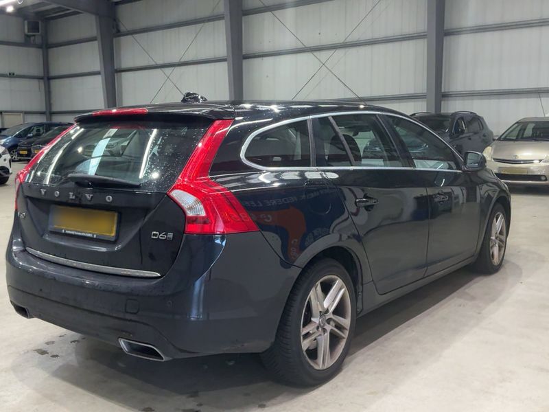 Volvo V60 2.4 D6 Plug-in Hybrid Momentum AWD 2015 – снимка 8