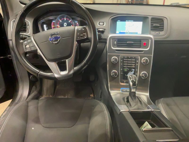 Volvo V60 2.4 D6 Plug-in Hybrid Momentum AWD 2015 – снимка 17