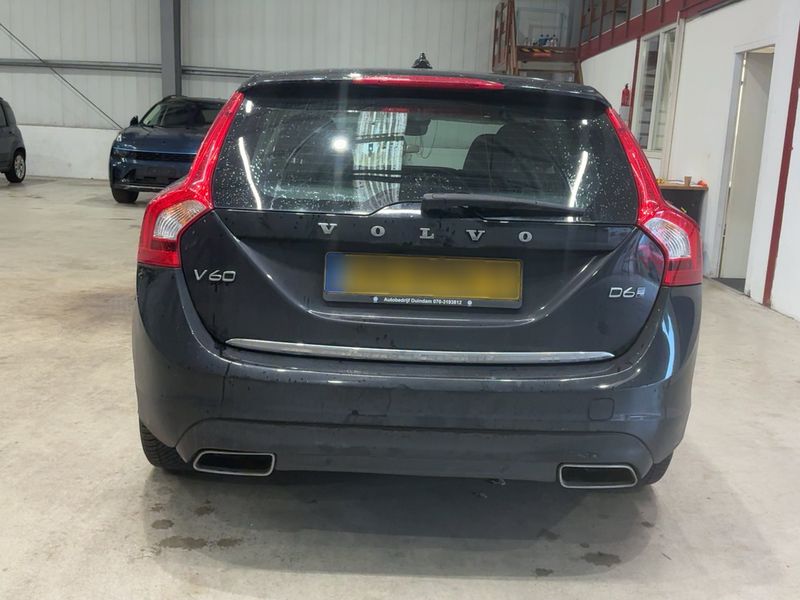Volvo V60 2.4 D6 Plug-in Hybrid Momentum AWD 2015 – снимка 7