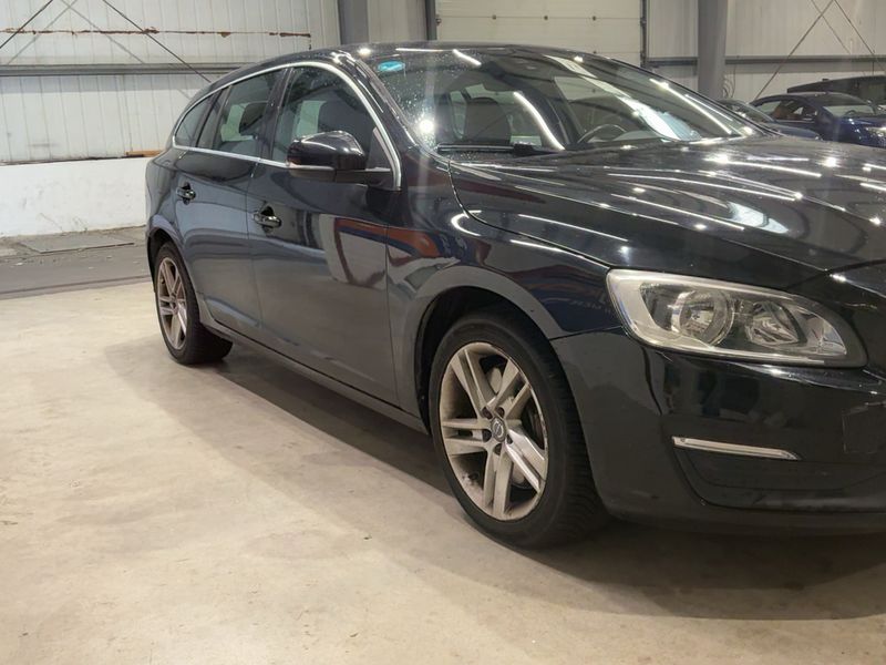Volvo V60 2.4 D6 Plug-in Hybrid Momentum AWD 2015 – снимка 12