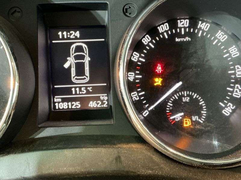 Skoda Yeti 1.4 TSI Active Plus Edition 2013 – снимка 33