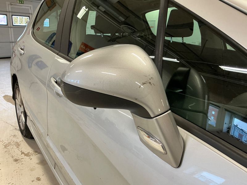 Peugeot 308 1.6 e-HDi Style 2013 – снимка 23