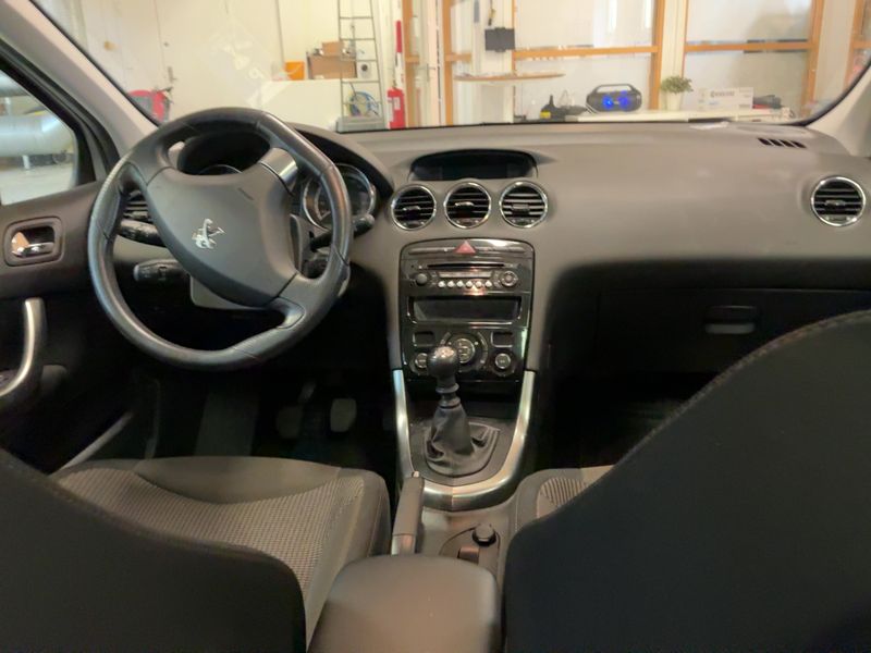 Peugeot 308 1.6 e-HDi Style 2013 – снимка 17