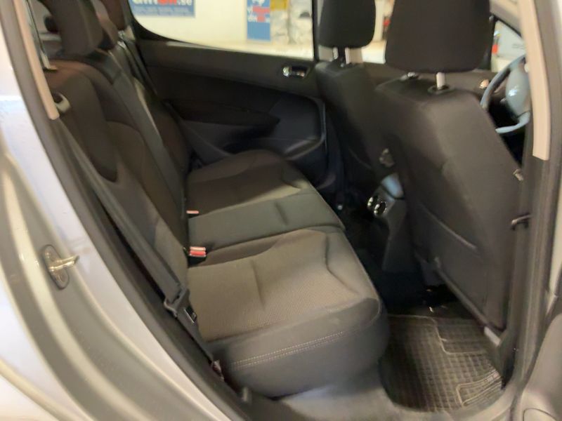 Peugeot 308 1.6 e-HDi Style 2013 – снимка 19