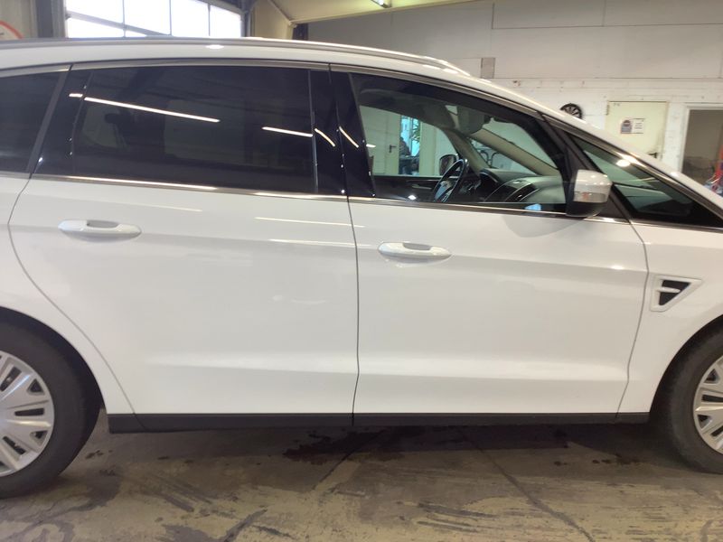 Ford S-Max 1.5 EcoBoost Titanium 2017 – снимка 10