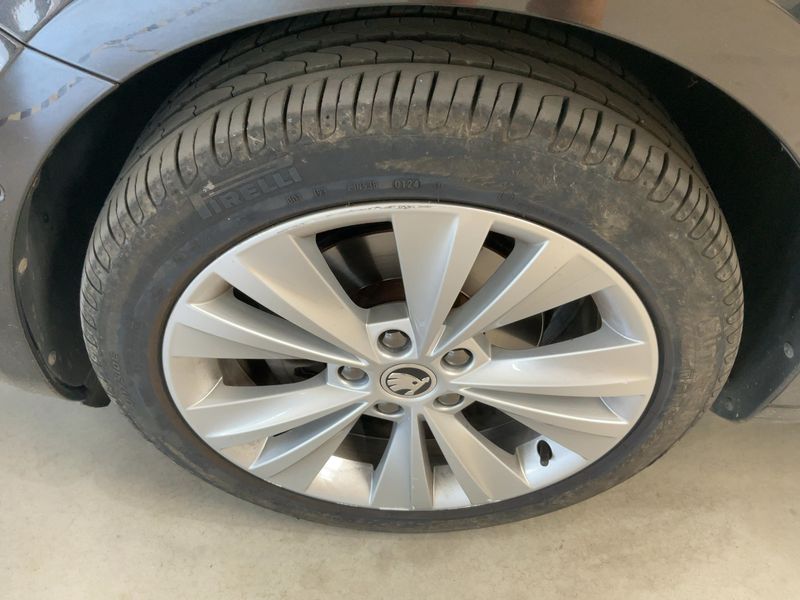 Skoda Superb 1.6 TDI Elegance 2015 – снимка на щета