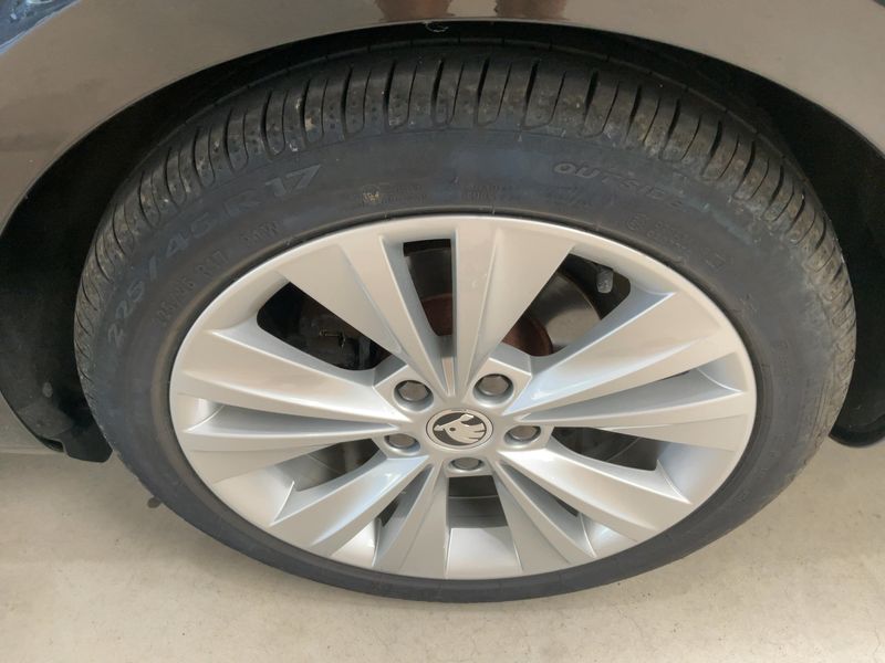 Skoda Superb 1.6 TDI Elegance 2015 – снимка 18