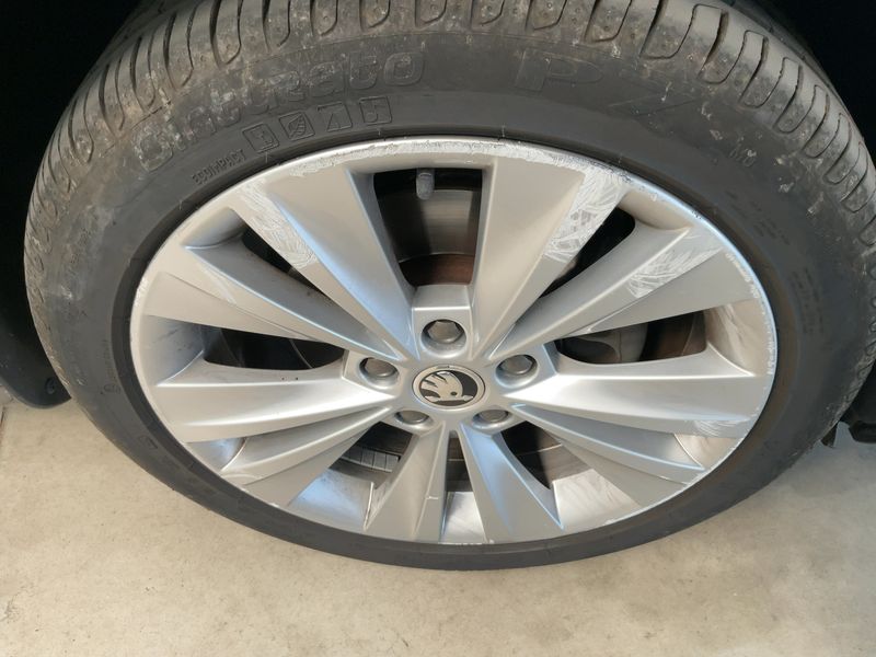 Skoda Superb 1.6 TDI Elegance 2015 – снимка на щета