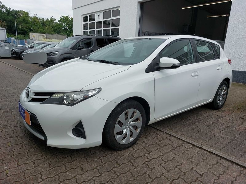 Toyota Auris 1.3 Cool 2015 – снимка 1