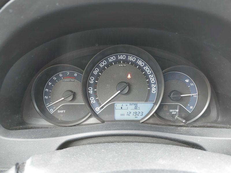 Toyota Auris 1.3 Cool 2015 – снимка 12