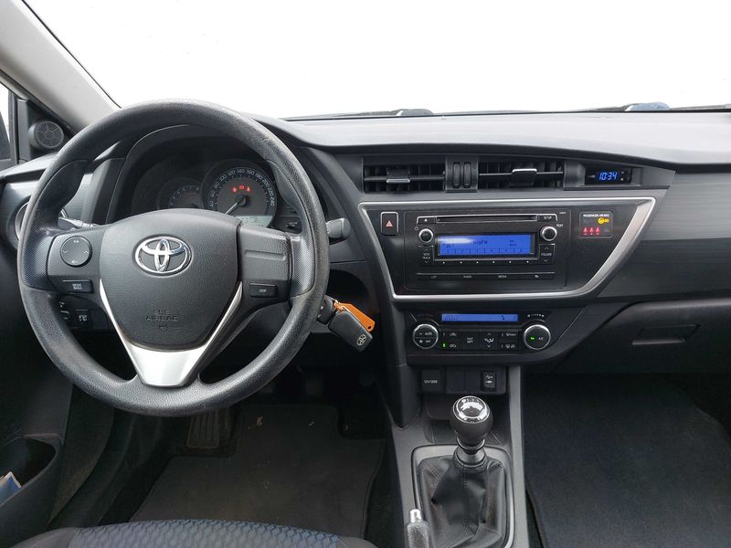 Toyota Auris 1.3 Cool 2015 – снимка 11