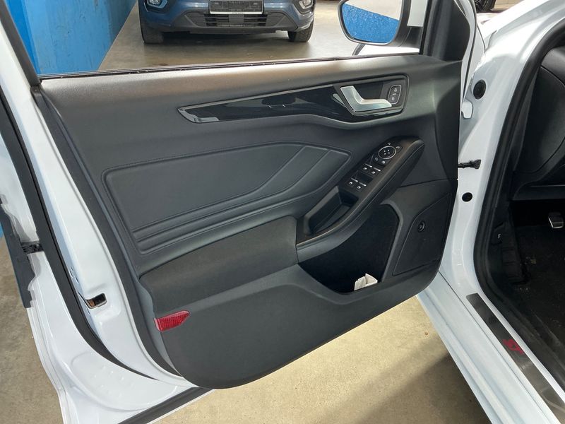 Ford Focus 1.5 TDCi EcoBlue ST-Line 2020 – снимка 24