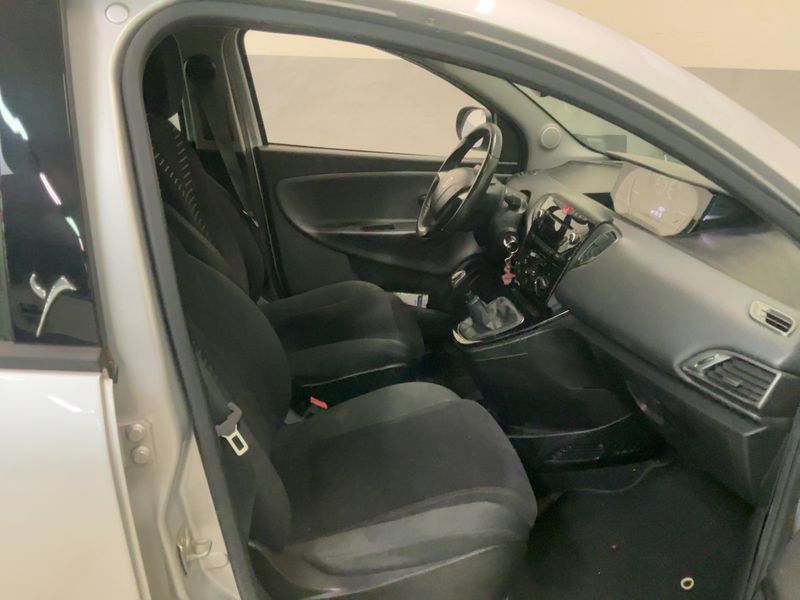 Lancia Ypsilon 1.3 JTD Gold 2012 – снимка 16